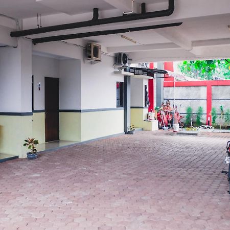 Reddoorz Plus @ Helvetia ميدان المظهر الخارجي الصورة