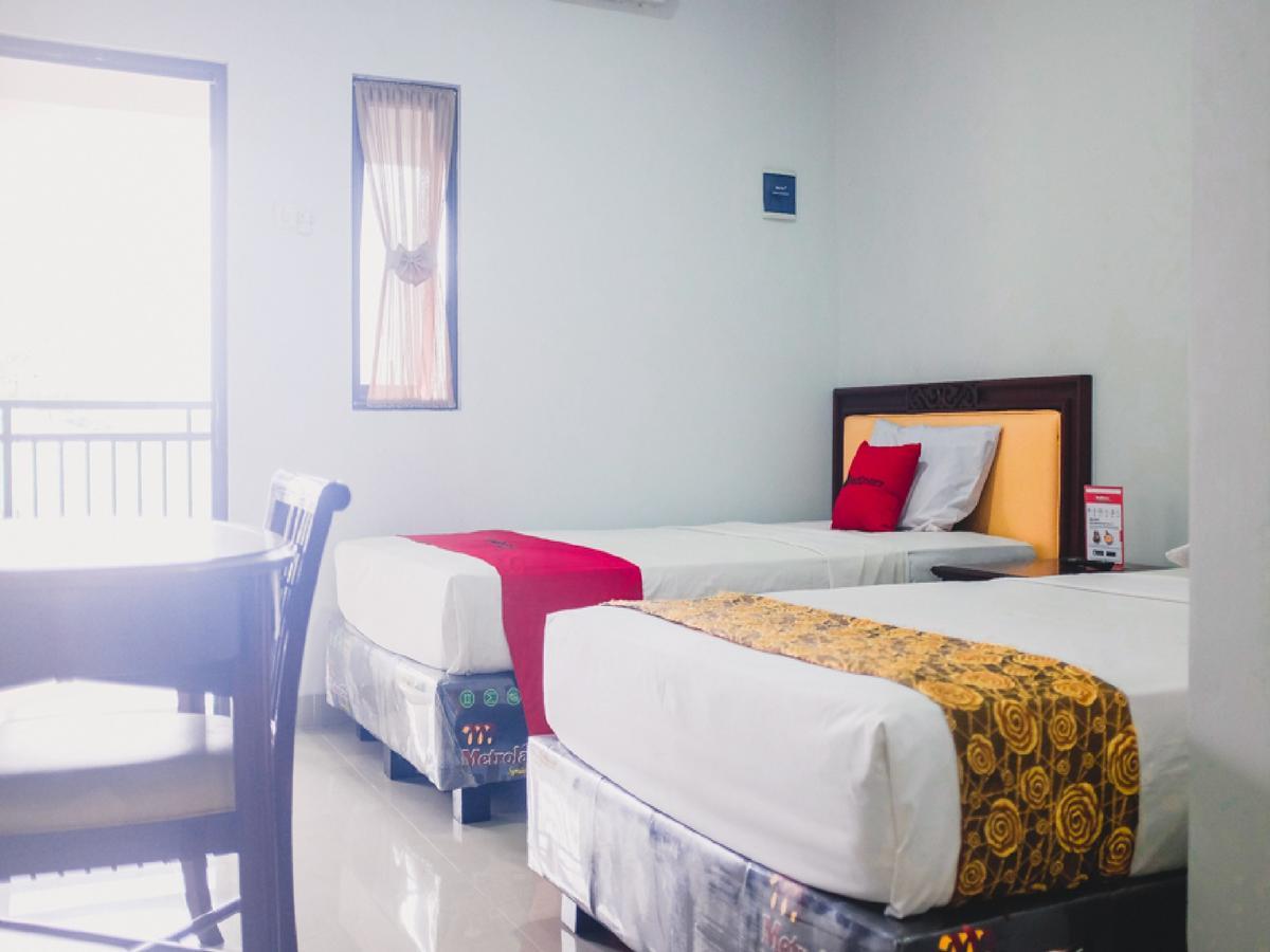 Reddoorz Plus @ Helvetia ميدان المظهر الخارجي الصورة