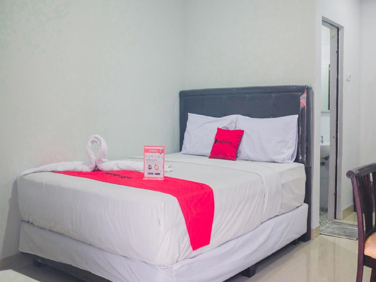 Reddoorz Plus @ Helvetia ميدان المظهر الخارجي الصورة