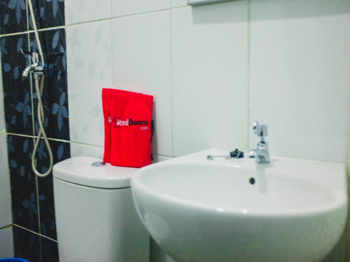 Reddoorz Plus @ Helvetia ميدان المظهر الخارجي الصورة